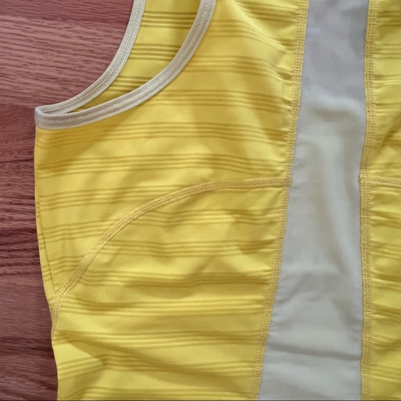 3/$25.00 🛍 
Oakley Run/workout tank top - Picture 4 of 6